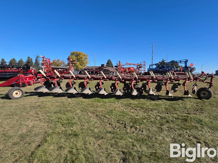 international-700-image-4