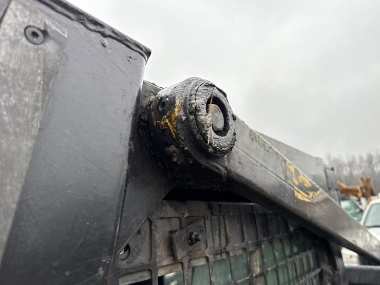 new-holland-lx885-image-23