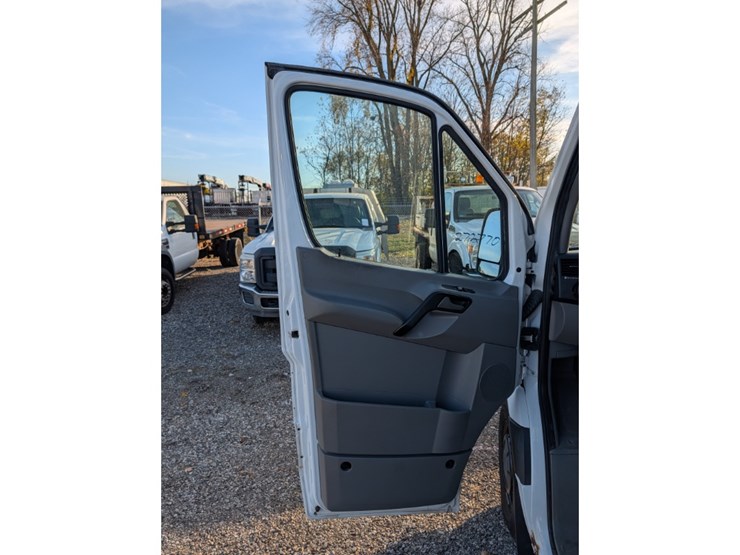 2017-freightliner-sprinter-image-15