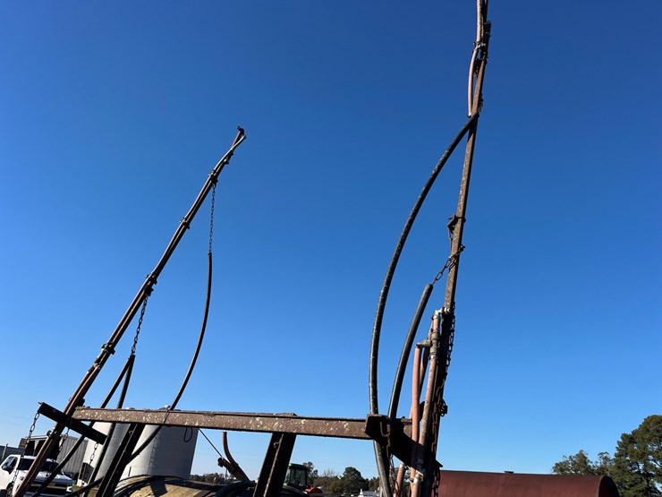 trailer-type-sprayer,-27’-folding-booms,-apprears-to-be-around-200-gallon,-located-at-276-jonestown-rd,-snow-hill-nc,-call-252-531-8061-for-more-info.-image-4