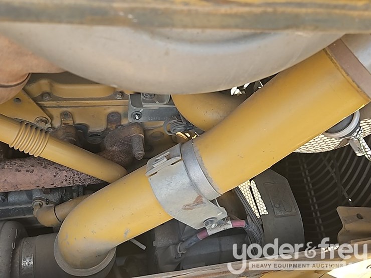 2017-caterpillar-d6n-image-30