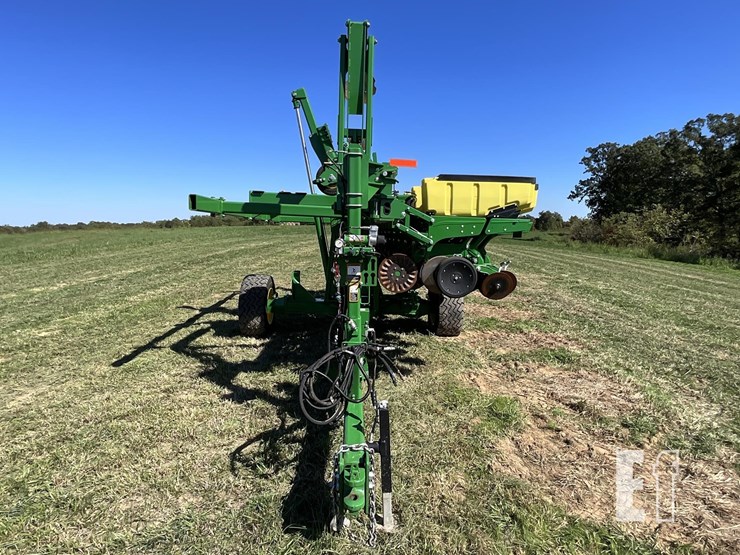 2021-john-deere-1745-image-6