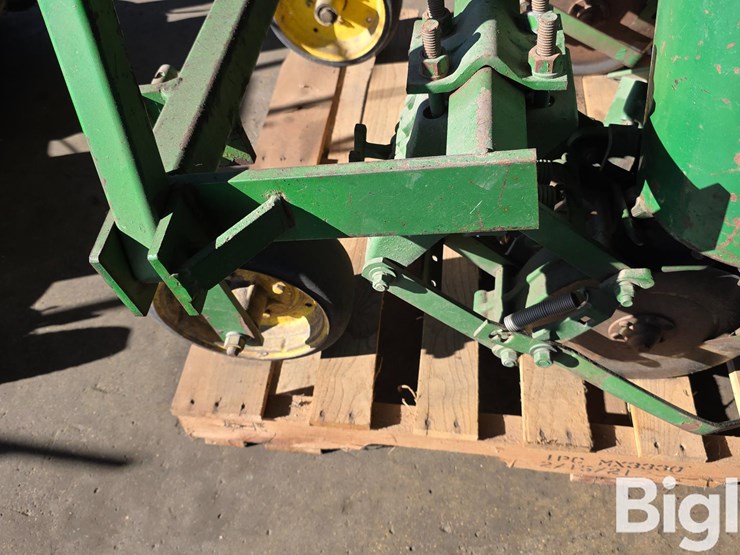 john-deere-2r30"-planter-image-10