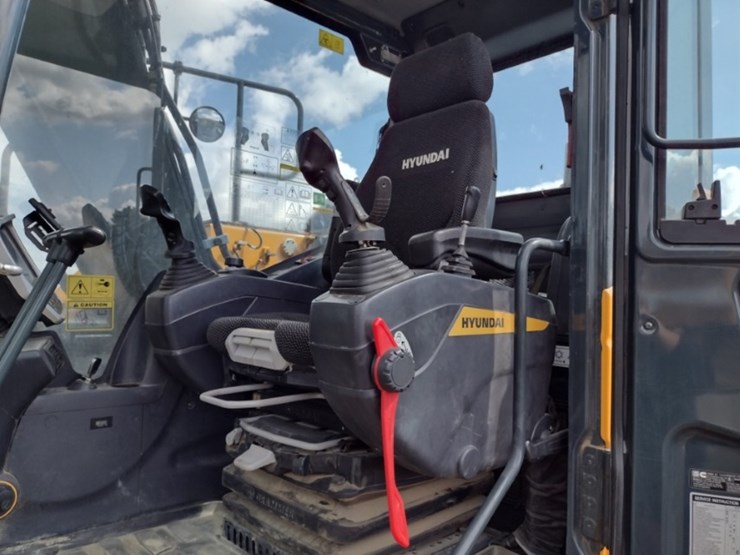 22-hyundai-hx140al-image-14