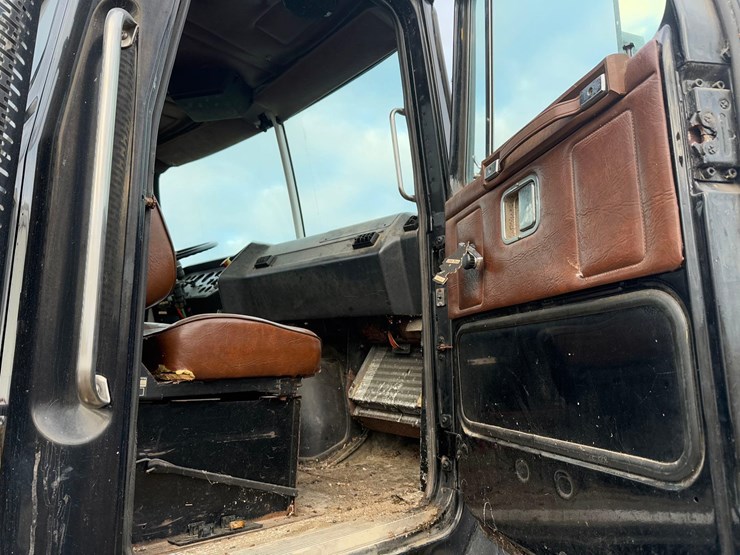 1990-cummins-m11-image-19