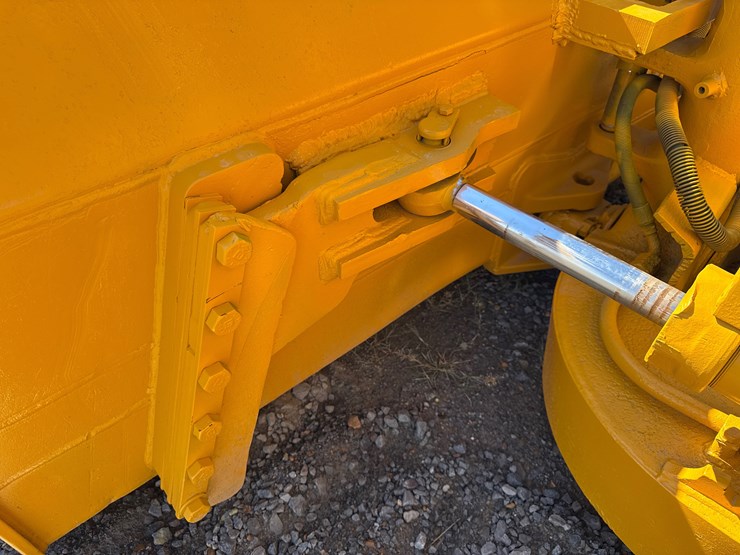 caterpillar-d4h-image-25