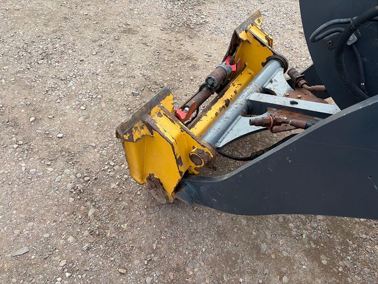 john-deere-324-image-10