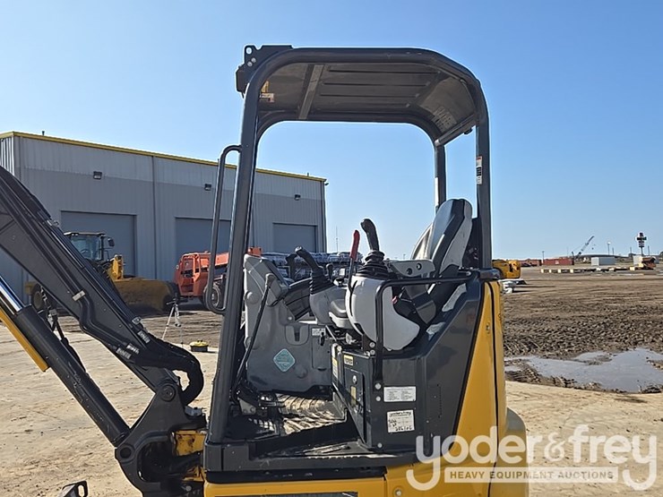 2019-deere-35g-image-62