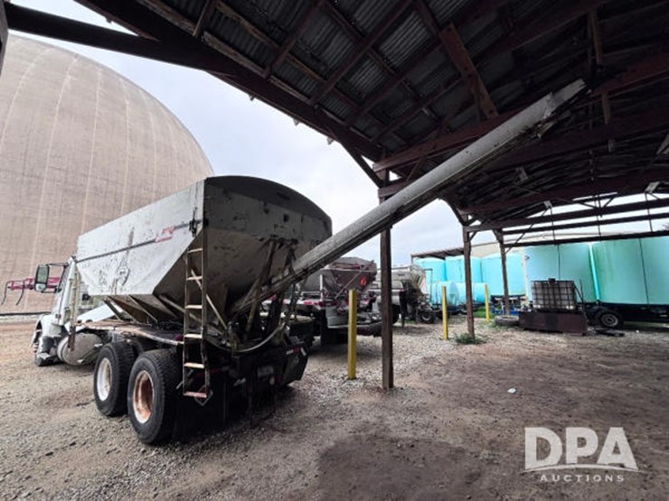 2003-volvo-10-image-14