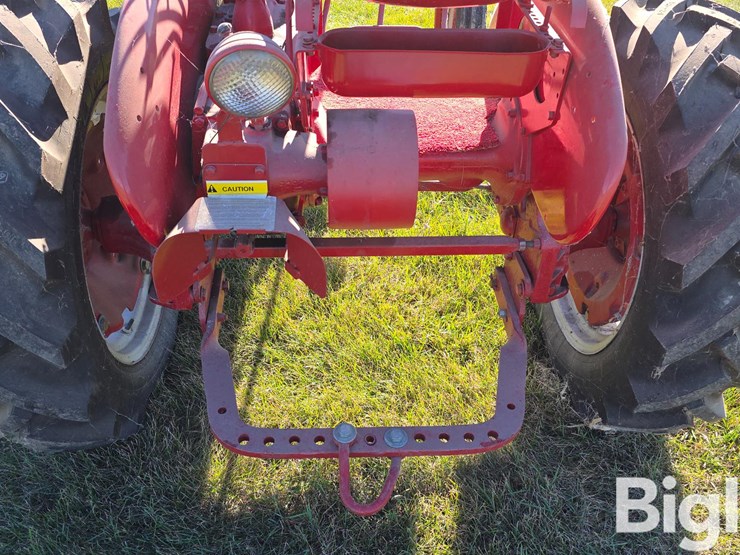1948-farmall-super-a-2wd-tractor-image-10