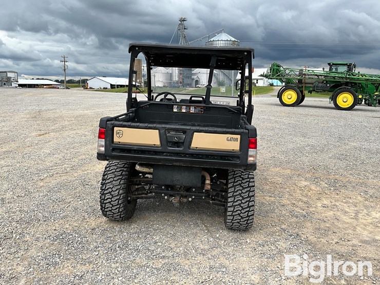 2023-john-deere-gator-image-6