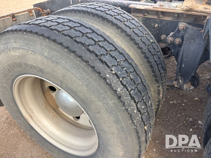 2000-caterpillar-10-image-36