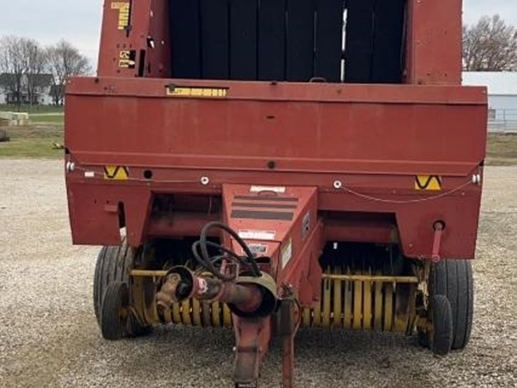 new-holland-660-image-2