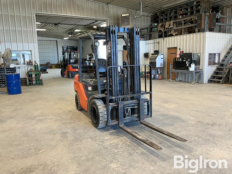 toyota-sfdu25-forklift-image-3