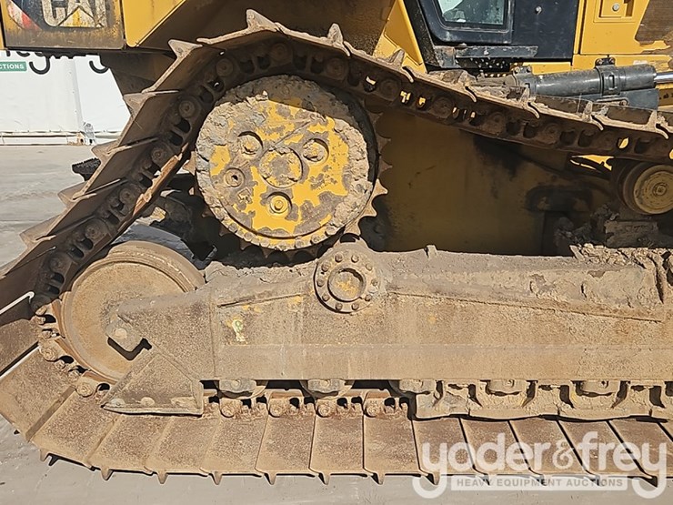 2017-caterpillar-d6n-image-10