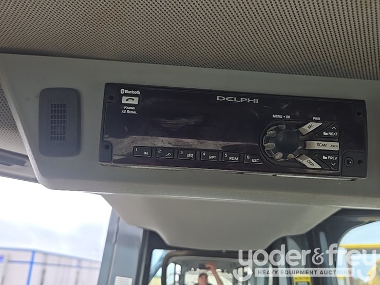 2019-deere-850l-wlt-image-110