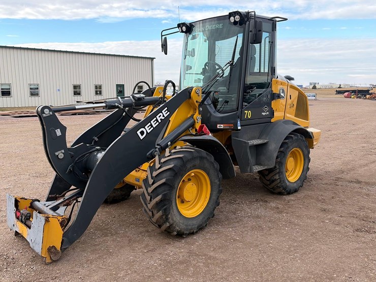 john-deere-324-image-1