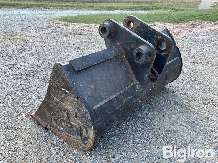 72"-c&p-excavator-bucket-image-4