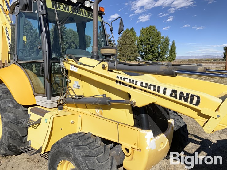 2020-new-holland-b95b-image-11