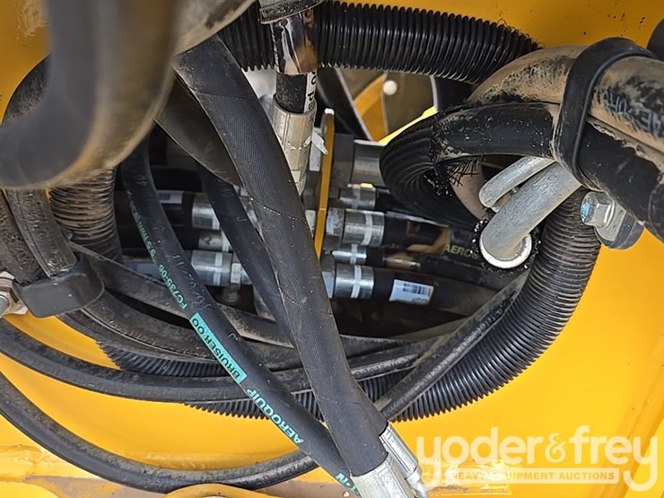 2017-deere-872g-image-40