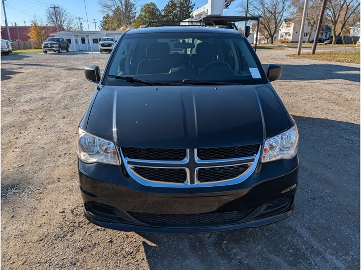 2012-dodge-grand-caravan-image-2