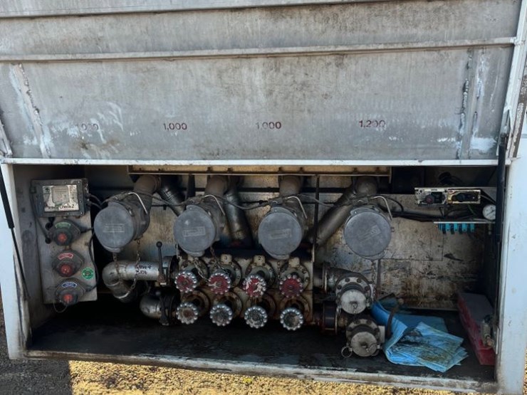 2013-freightliner-fuel-delivery-truck-(dr12679-unit-1255)-image-15