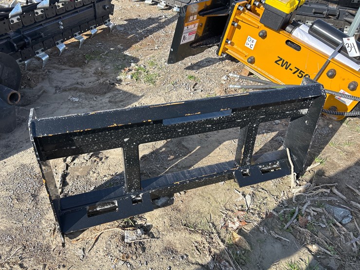 #35-•-skid-steer-pallet-fork-frame-image-2
