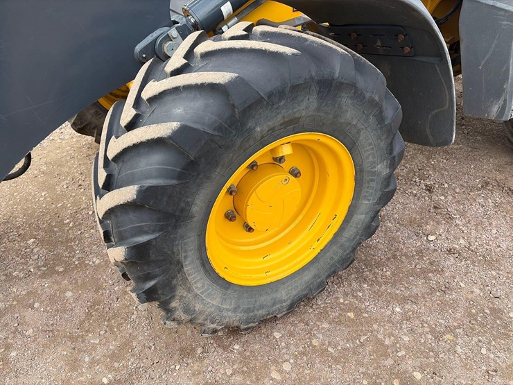 john-deere-324-image-50