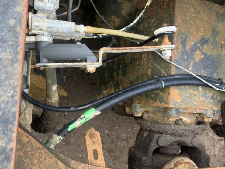 #1633-•-1995-freightliner-usf-1e-sleeper-cab-truck-tractor-image-23