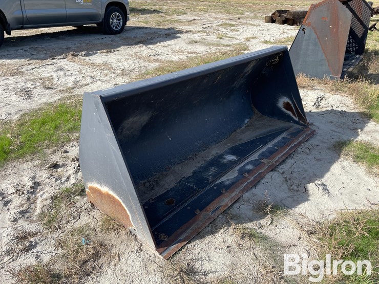 quick-attach-bucket-image-1