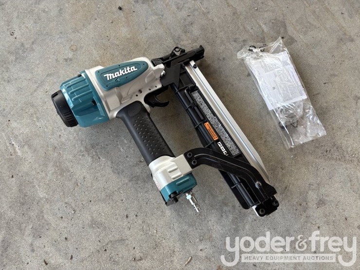 makita-7/16"-medium-crown-stapler-16,-at1150a-(1yr-factory-warranty)-image-1