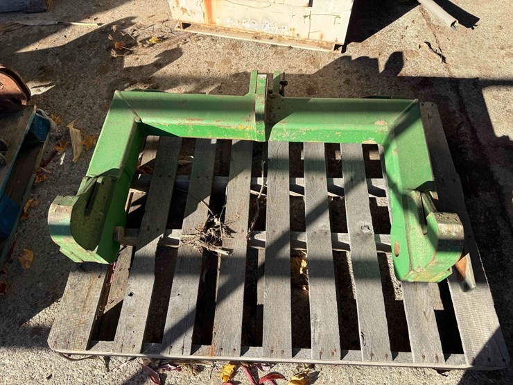 john-deere-quick-hitch-image-1