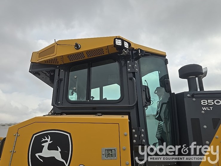 2019-deere-850l-wlt-image-96