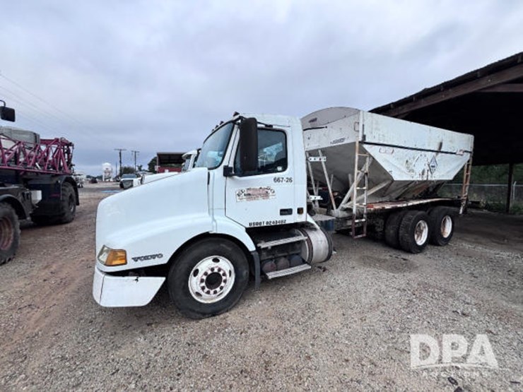 2003-volvo-10-image-18