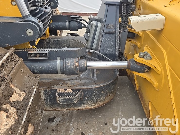 2019-deere-850l-wlt-image-45