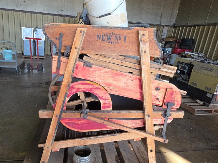 grain-cleaner-&-classic-farm-equipment-image-2