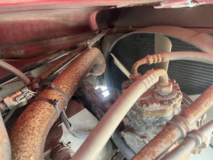 #1633-•-1995-freightliner-usf-1e-sleeper-cab-truck-tractor-image-55