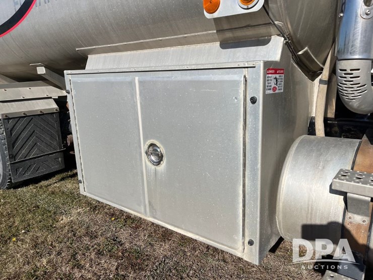 2007-freightliner-petroleum-truck-(jn3391,-unit-2373)-image-24