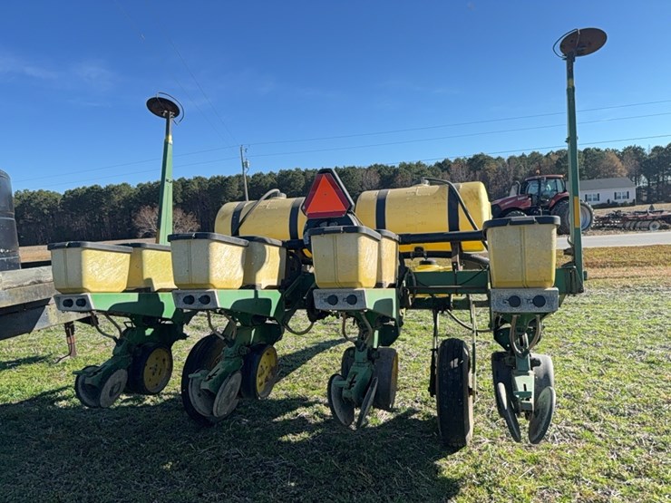 john-deere-7200-pull-type-vacuum-air-planter---4-row-located-at-107-jernigan-swamp-rd.,-ahoskie,-nc-image-14