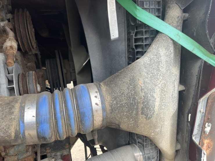 #1633-•-1995-freightliner-usf-1e-sleeper-cab-truck-tractor-image-47