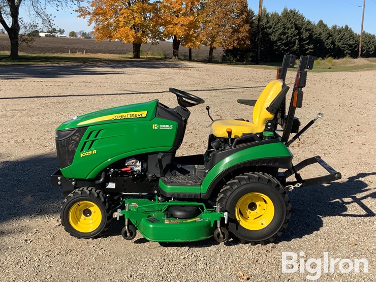 2023-john-deere-1025r-image-8