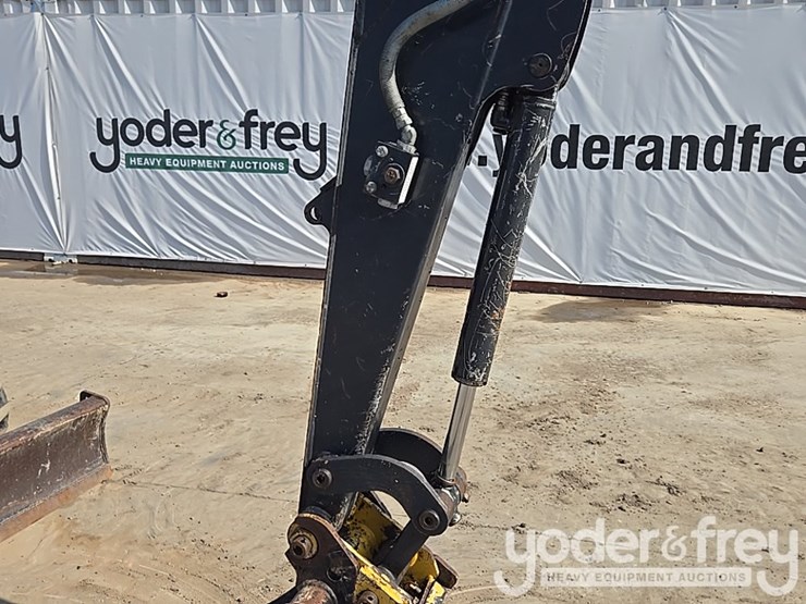 2020-deere-35g-image-49