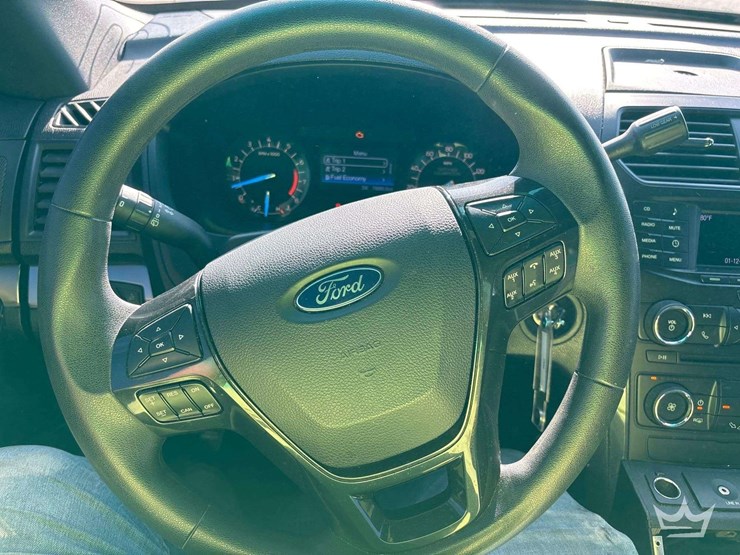 2017-ford-explorer-image-21