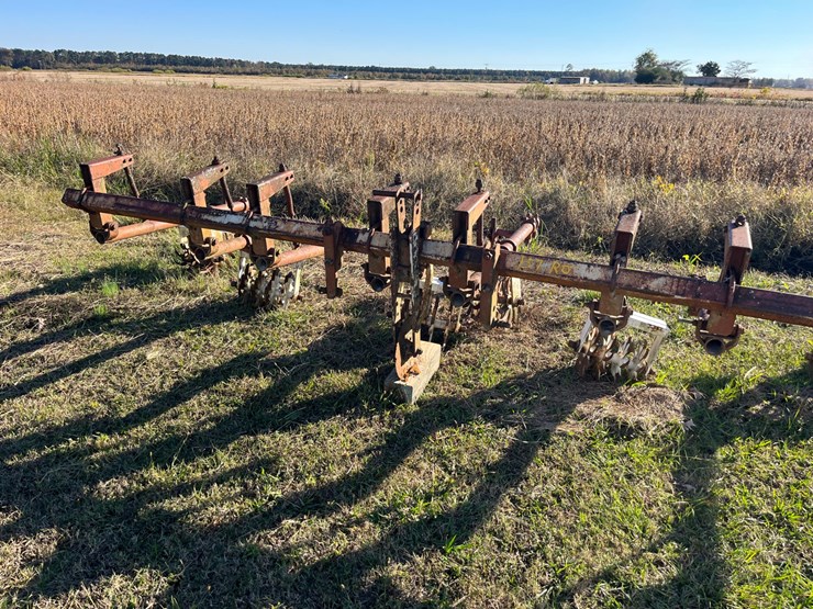 lillingston-4-row-rolling-cultivator,-166”-bar,-3.5”-diamond-bar,-missing-some-parts,-located-at-276-jonestown-road,-snow-hill-nc,-call-252-531-8061-for-more-info-image-2