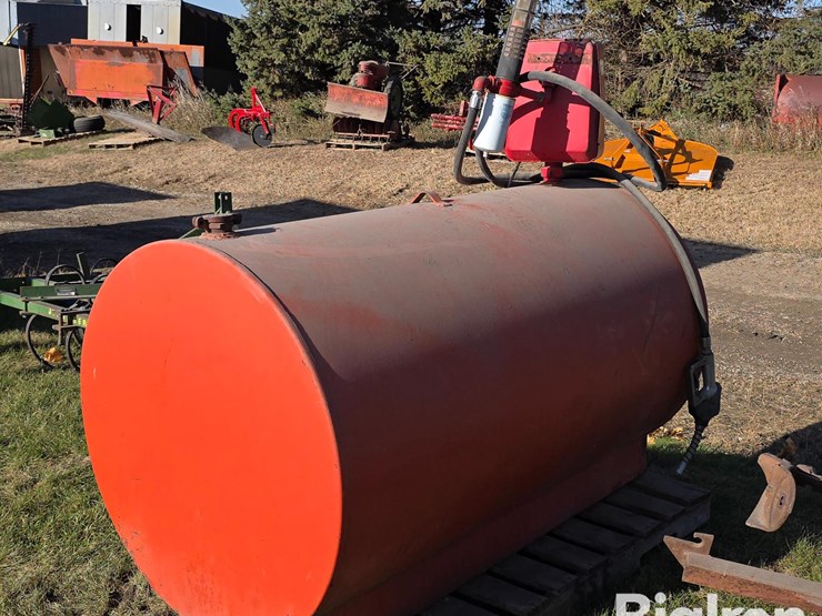 500-gal-fuel-tank-&-pump-image-5