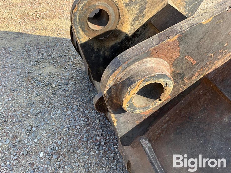 72"-c&p-excavator-bucket-image-8