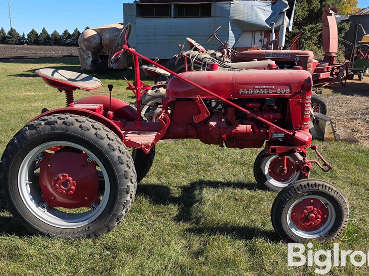 1955-farmall-cub-2wd-tractor-image-4