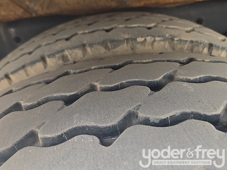 2021-freightliner-m2-106-image-41