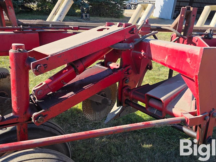 international-700-image-19