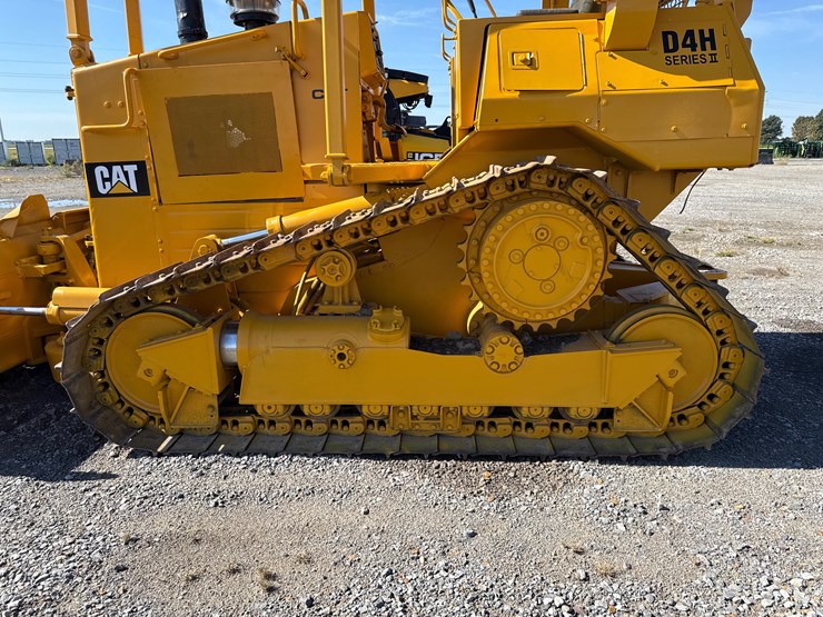 caterpillar-d4h-image-7